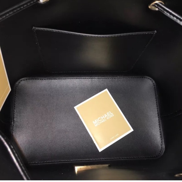 Bundle💕Michael Kors Bucket Bag &Card Case Wallet - Picture 7 of 7